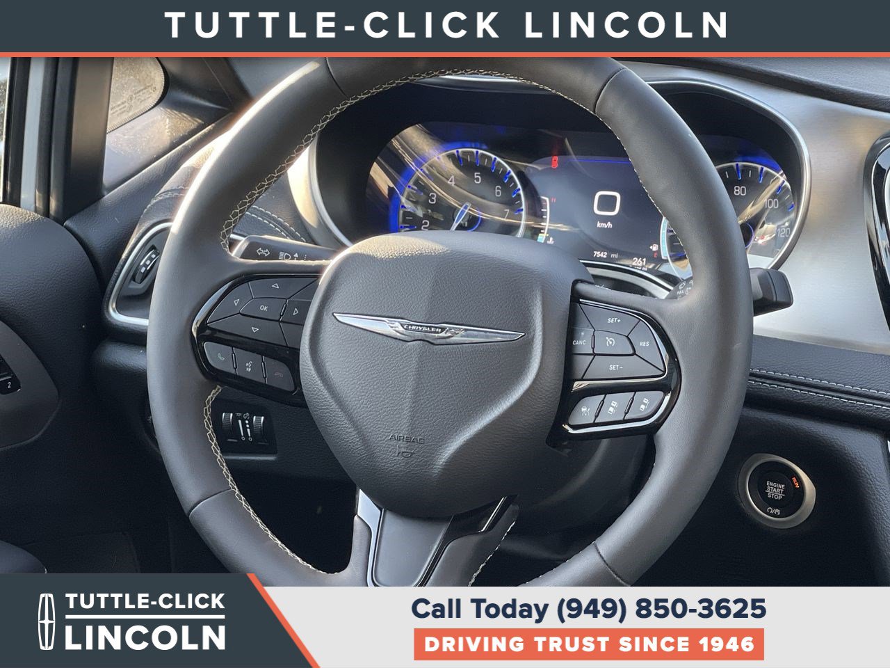 Used 2024 Chrysler Pacifica Limited w/ Uconnect Theater Family Group FWD image 15