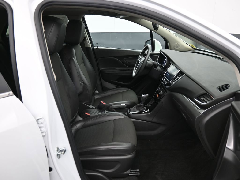 Used 2021 Buick Encore Preferred w/ Safety Package II image 24