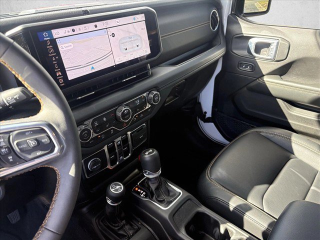 Used 2024 Jeep Wrangler Unlimited Sahara w/ Technology Group AWD/4WD image 16
