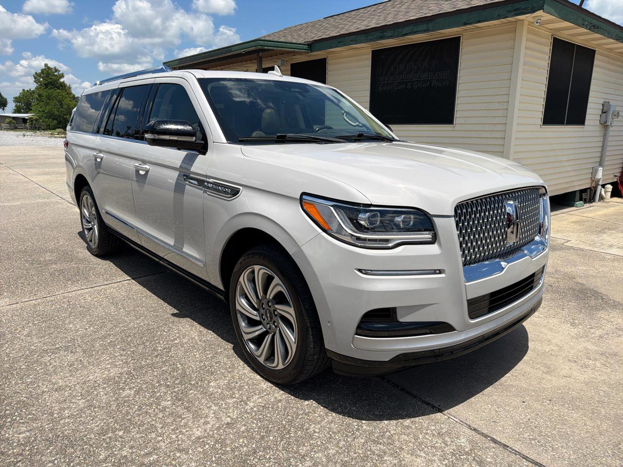 Used 2022 Lincoln Navigator L Reserve RWD image 11