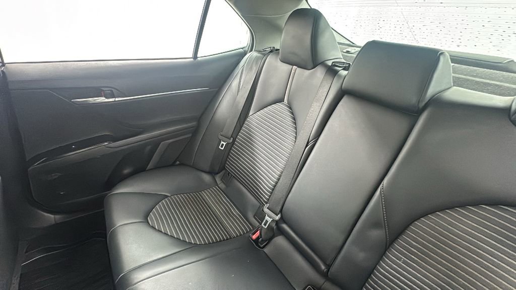Used 2020 Toyota Camry SE image 14