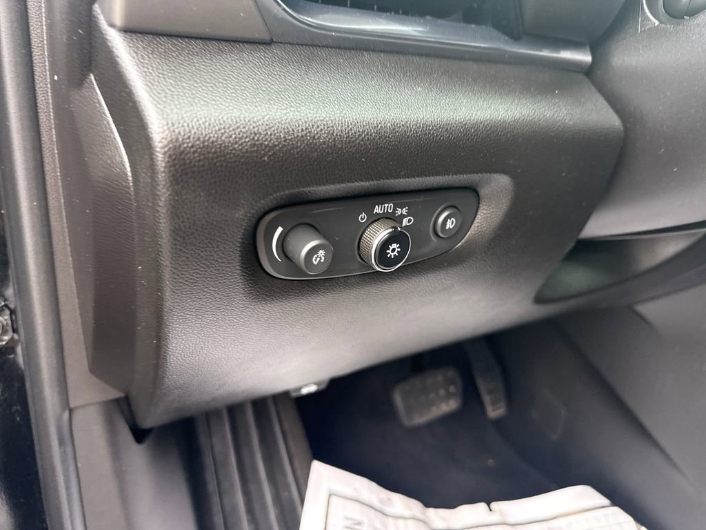 Used 2018 Chevrolet Traverse LT FWD image 30