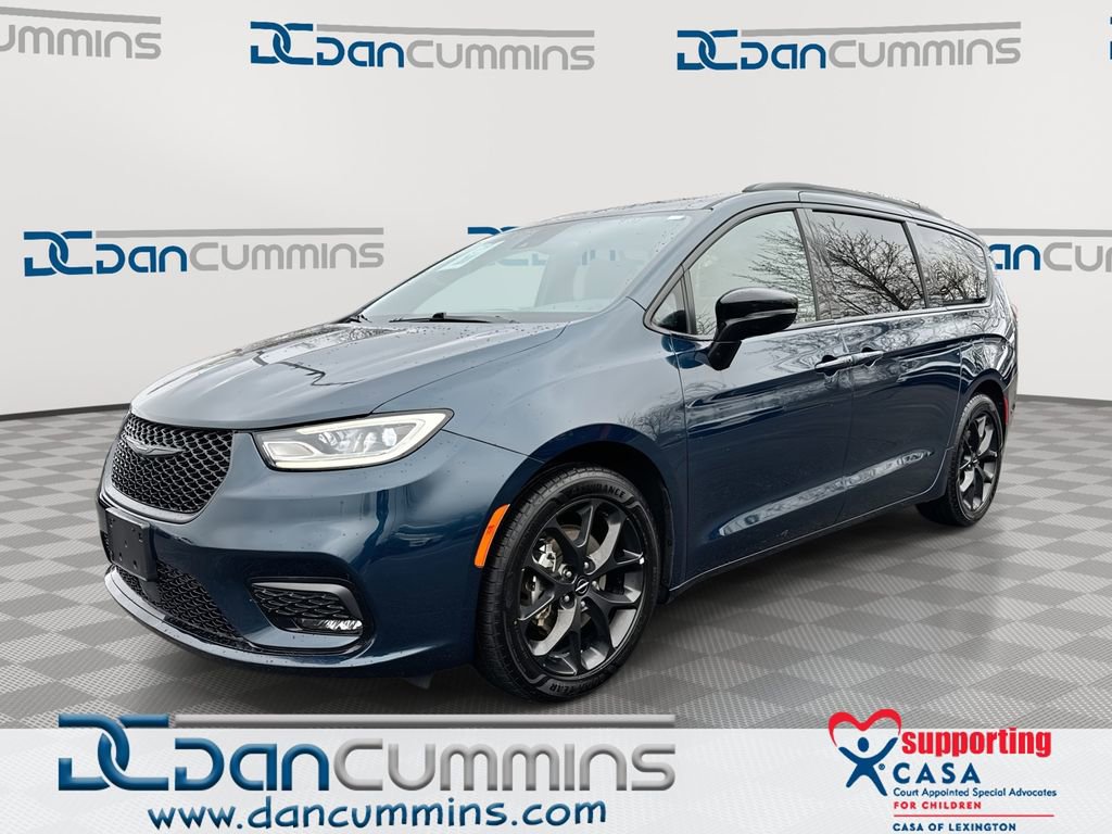 Used 2025 Chrysler Pacifica Limited image 1