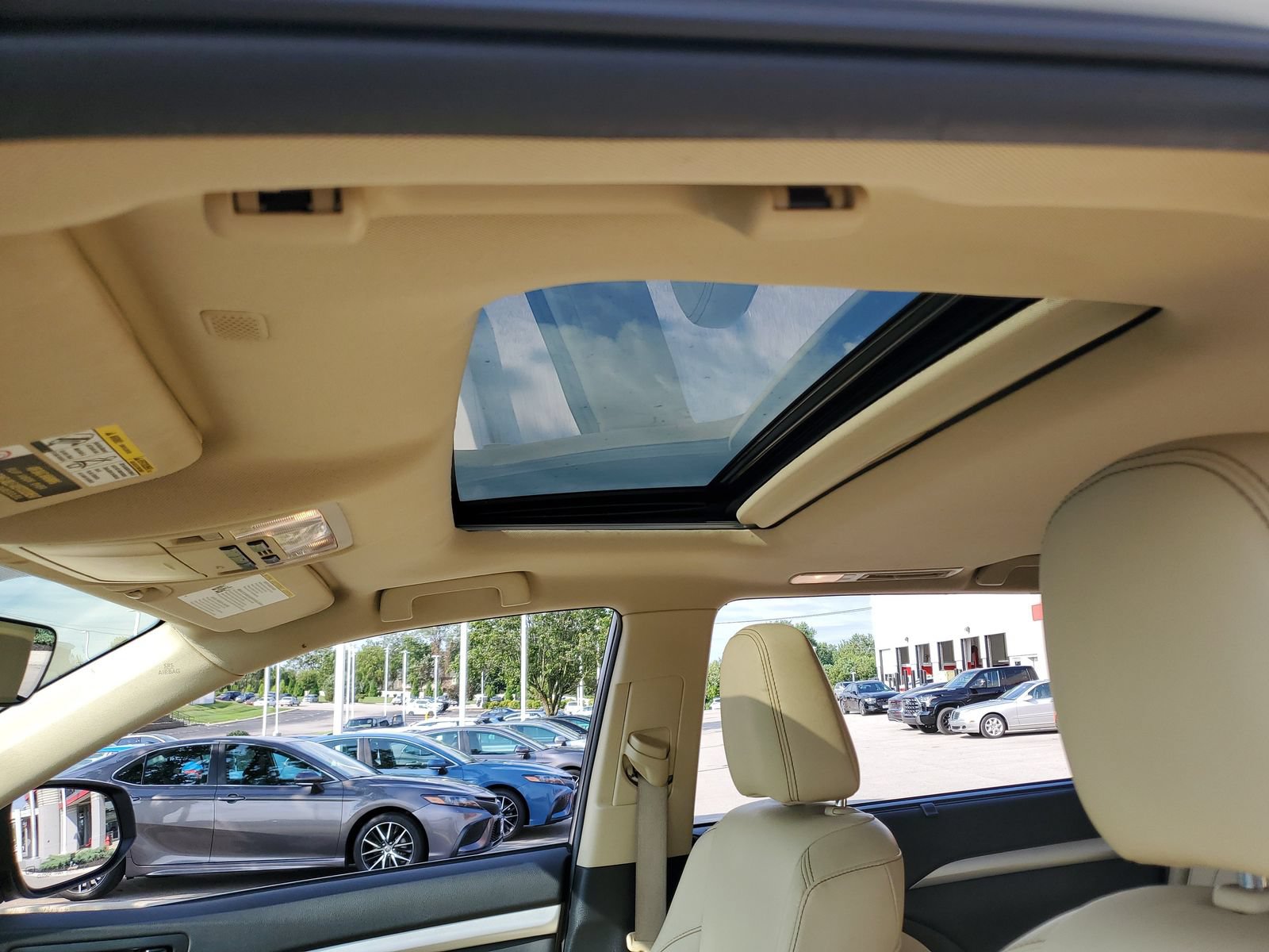 Used 2019 Toyota Highlander XLE AWD/4WD image 18