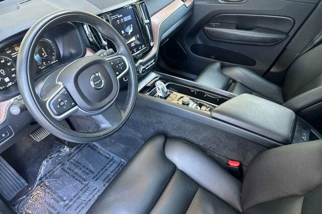 Used 2019 Volvo XC60 T8 Momentum w/ Premium Package AWD/4WD image 10