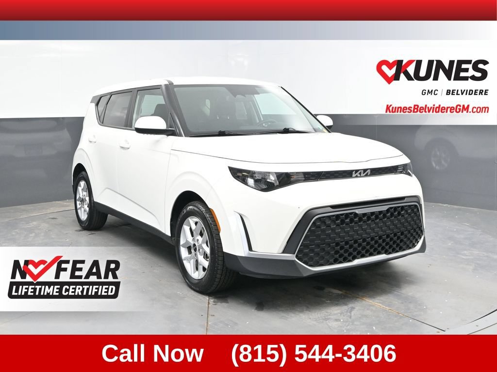 Used 2025 Kia Soul LX w/ LX Technology Package FWD image 1