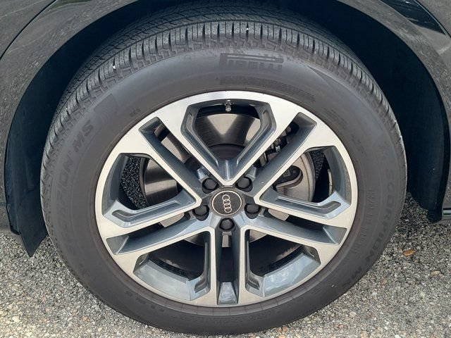 Certified 2025 Audi Q5 Premium w/ Convenience Package AWD/4WD image 9