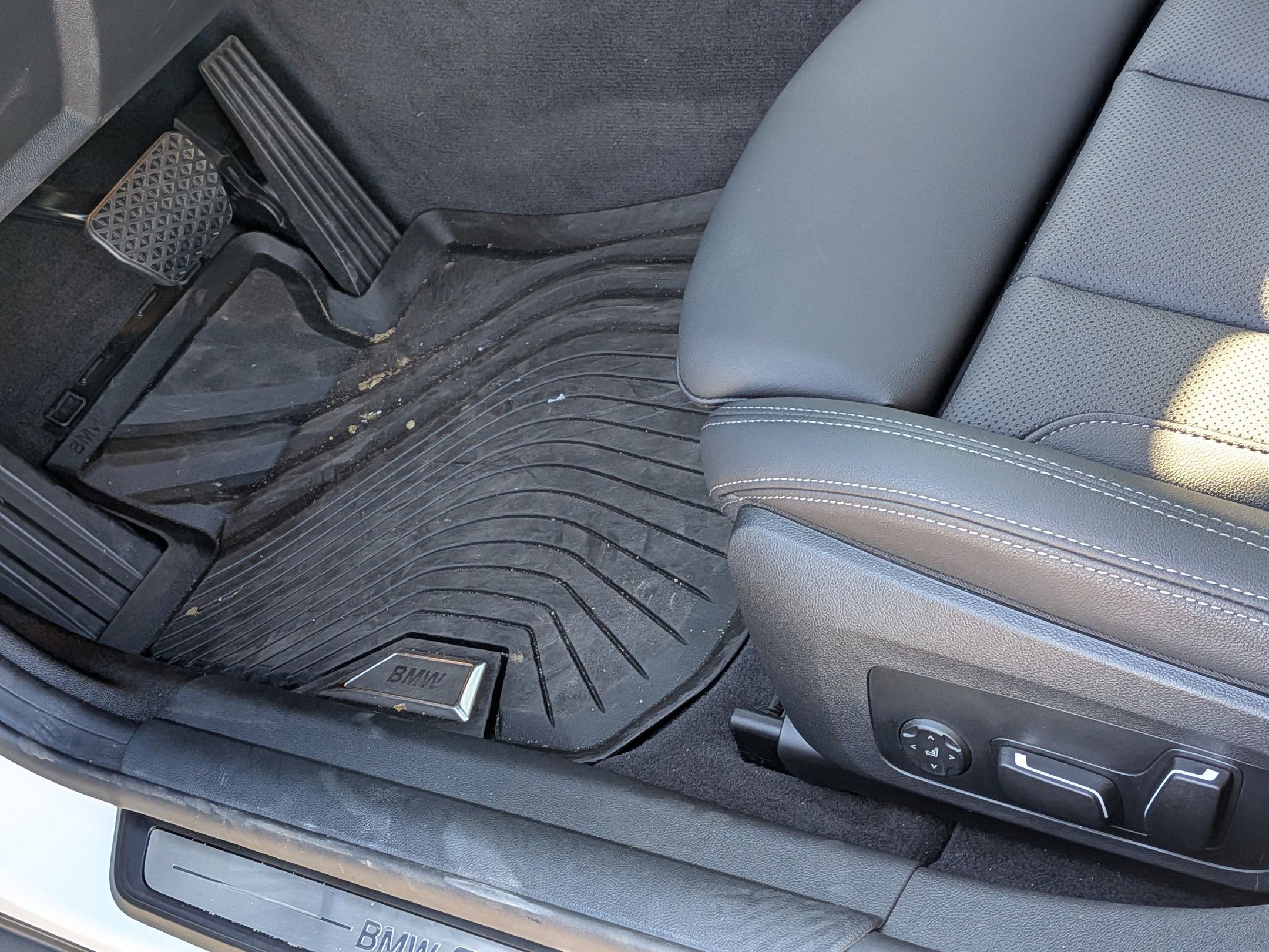 Used 2025 BMW i4 eDrive40 w/ Parking Assistance Package image 15