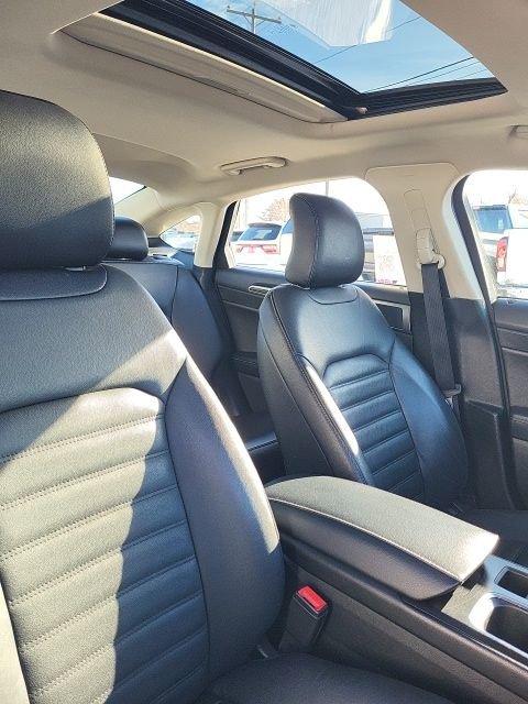 Used 2017 Ford Fusion SE w/ Equipment Group 202A image 14