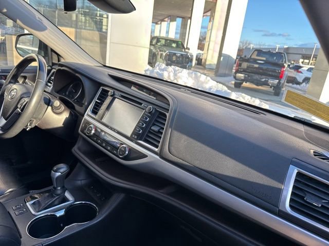 Used 2018 Toyota Highlander XLE image 35
