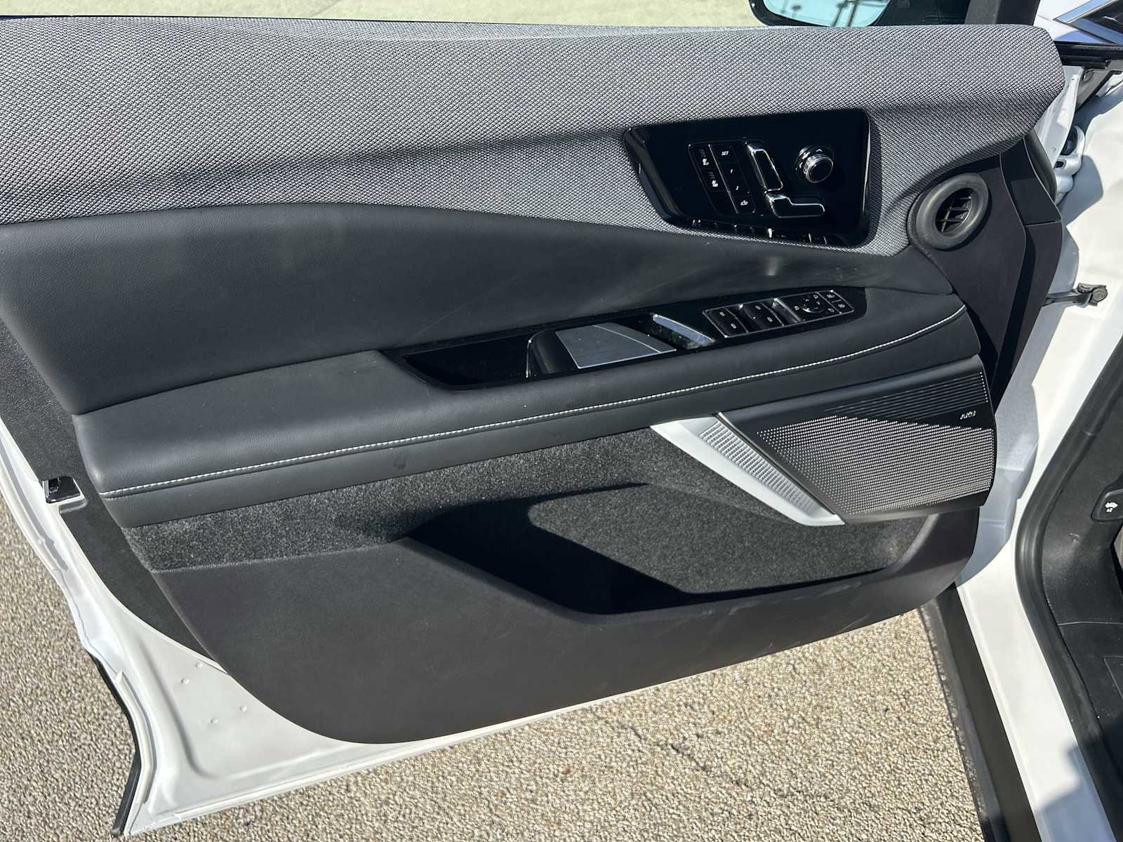 New 2025 Cadillac Optiq Luxury 1 image 21