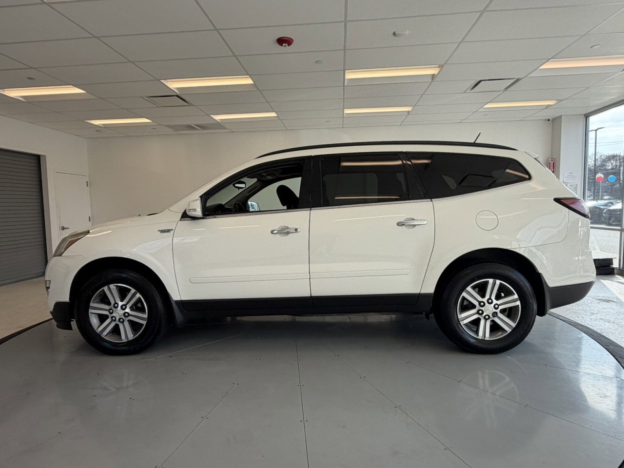 Used 2015 Chevrolet Traverse LT image 4