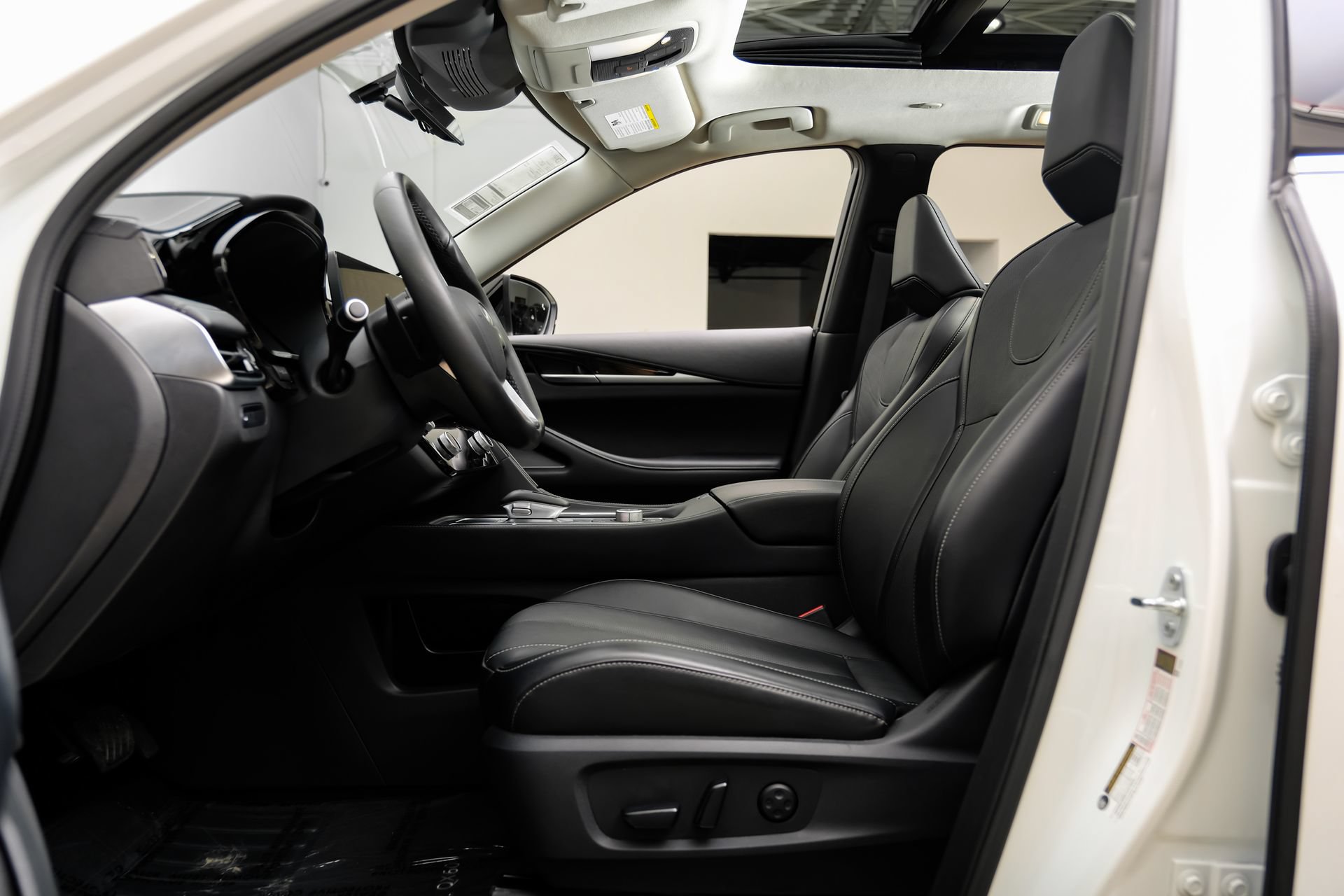 Used 2025 INFINITI QX60 Pure FWD image 4