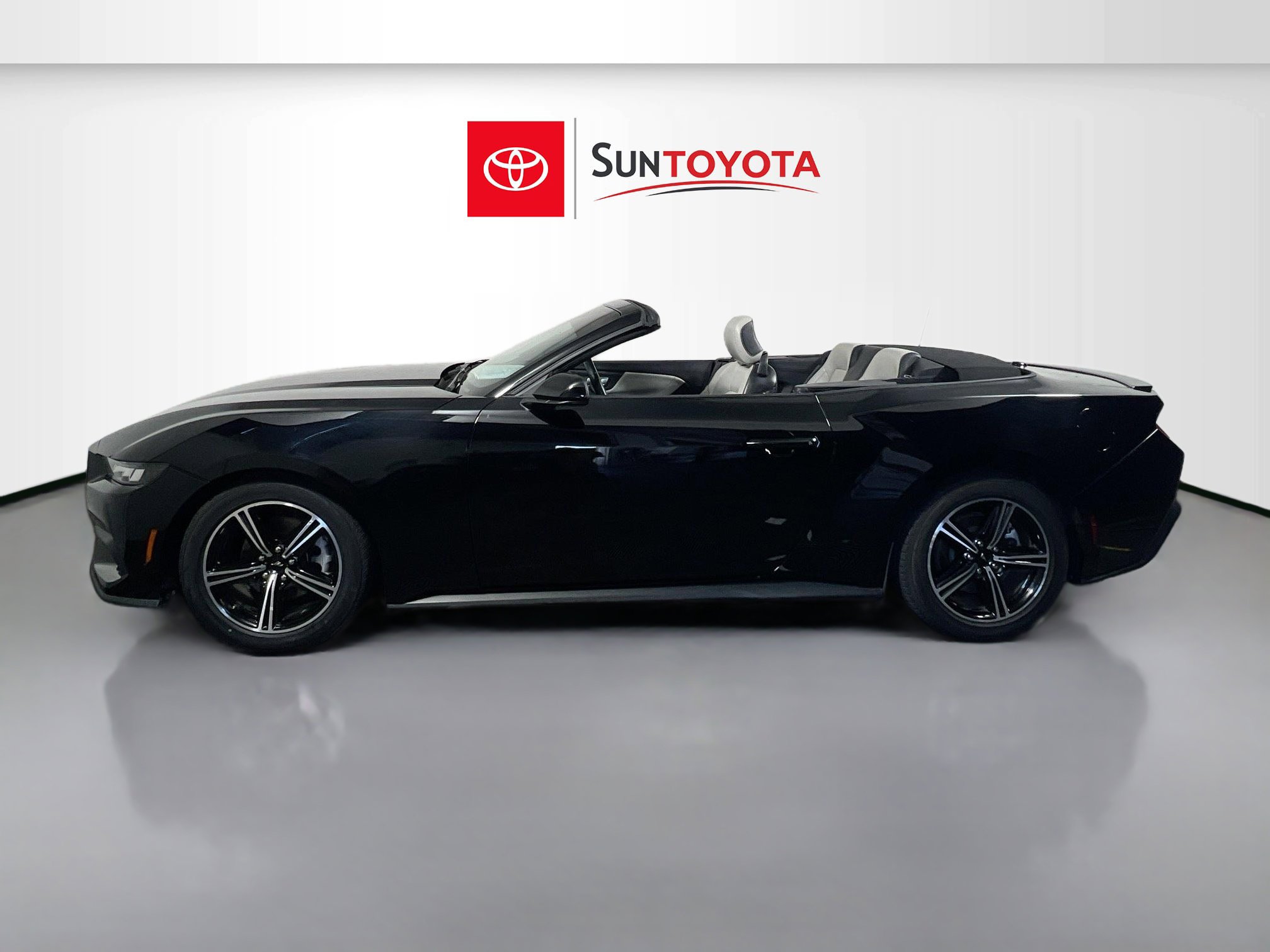 Used 2024 Ford Mustang Premium RWD image 39