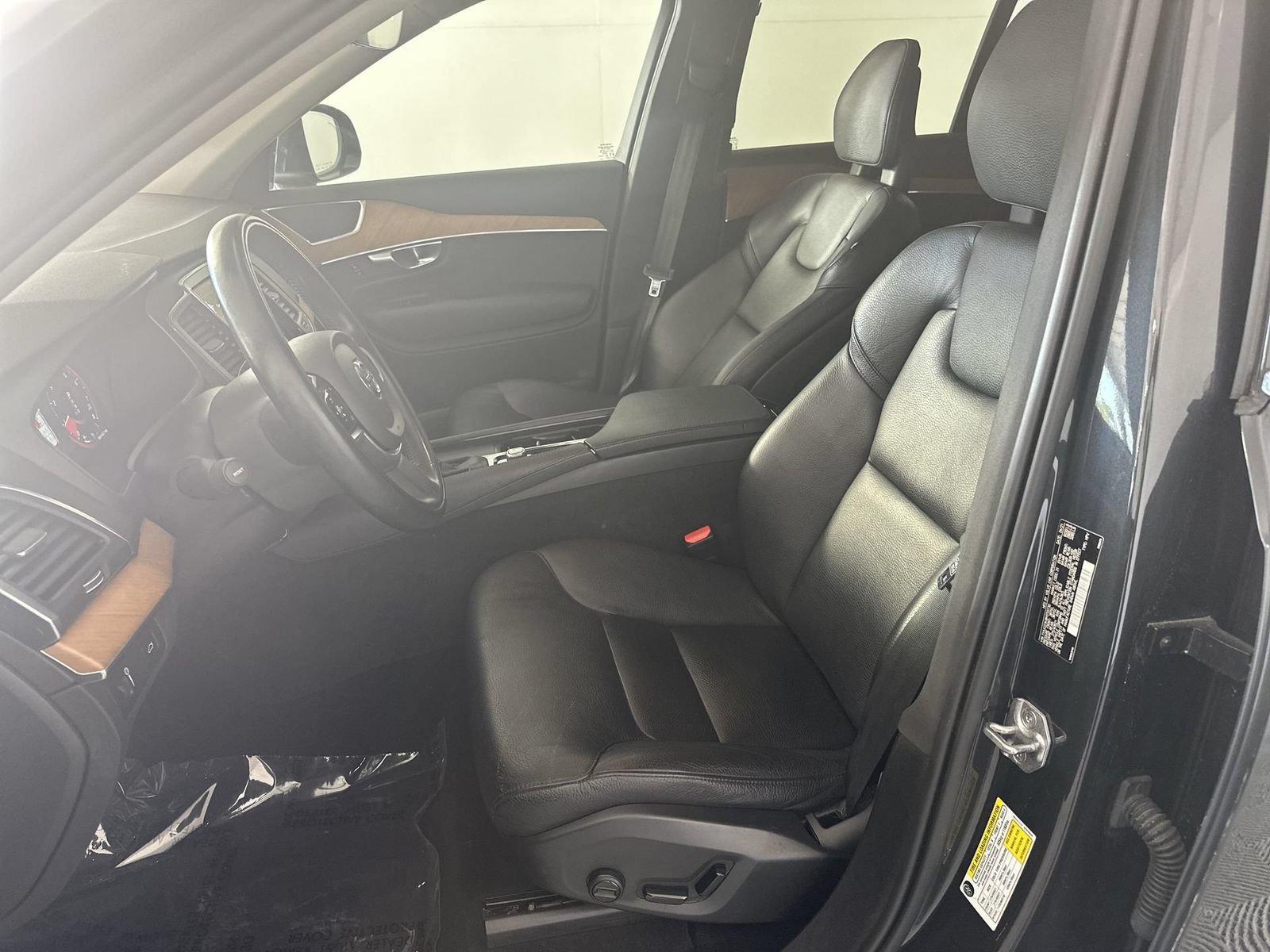 Used 2021 Volvo XC90 T6 Momentum w/ Climate Package AWD/4WD image 11