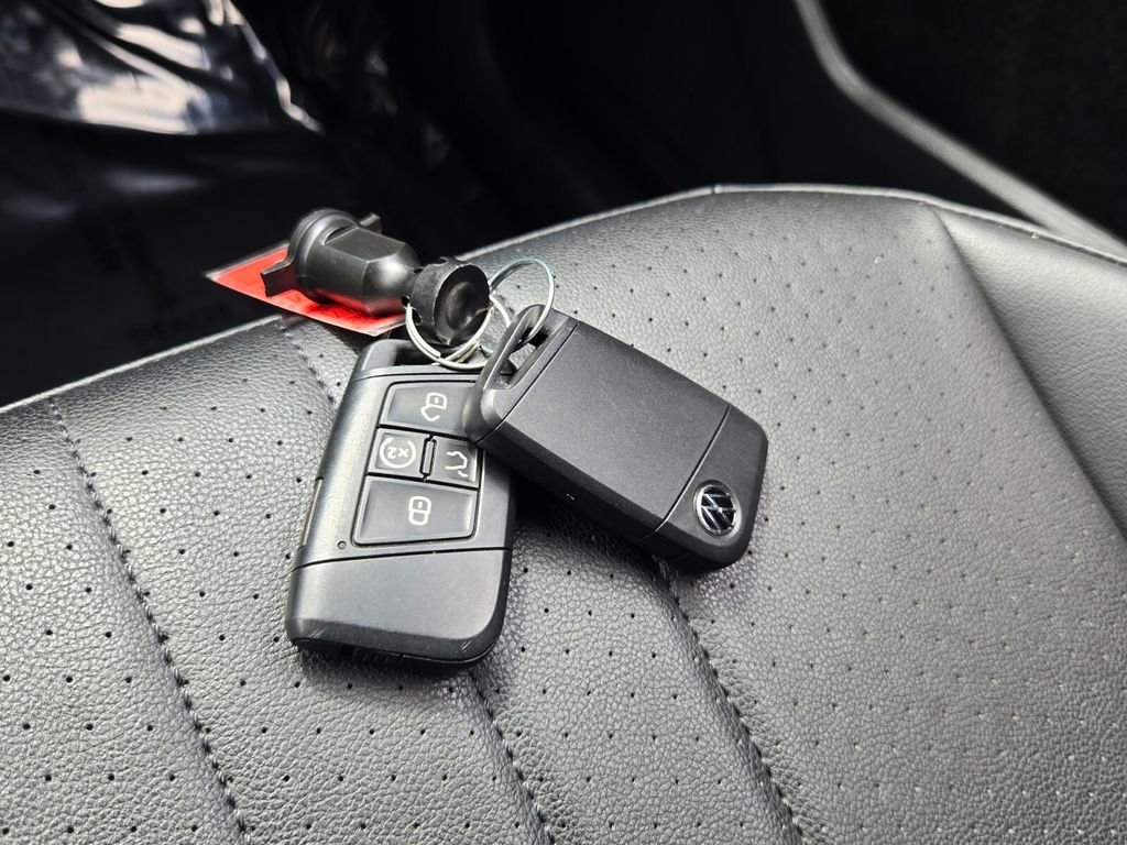 Certified 2023 Volkswagen Tiguan SE image 18
