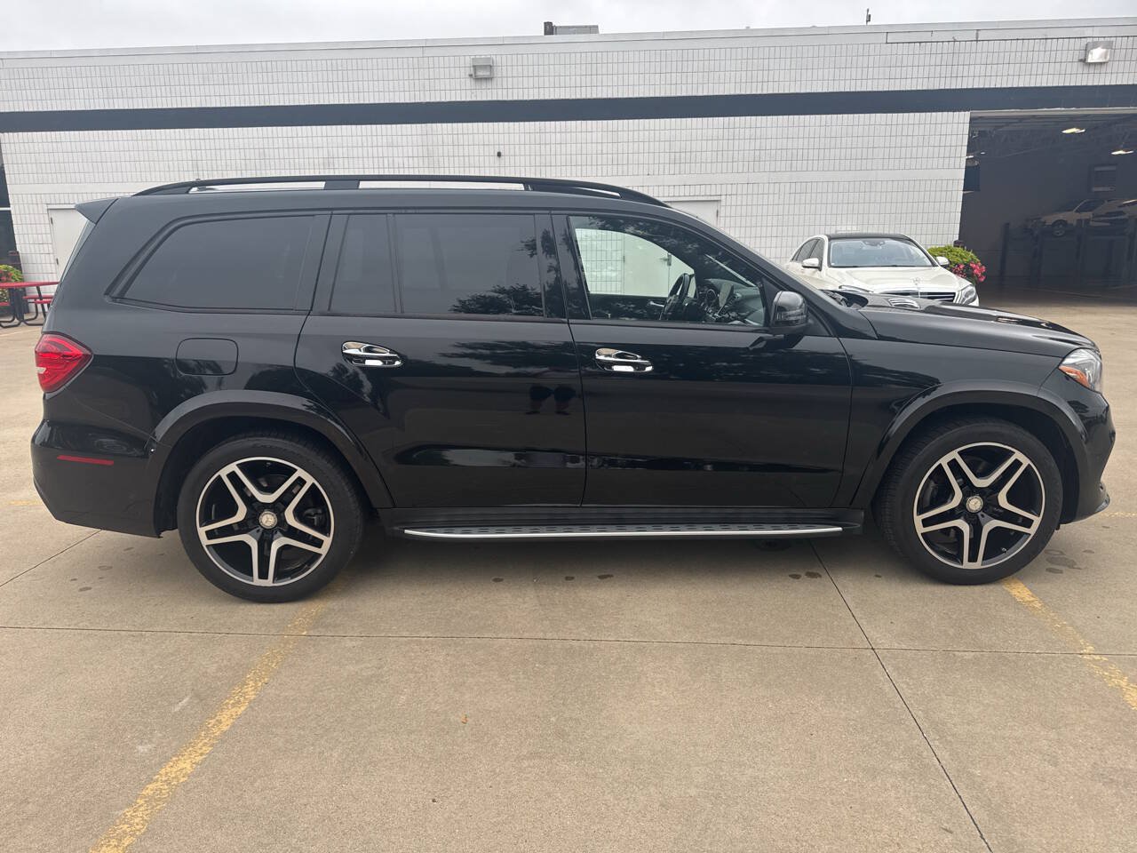Used 2017 Mercedes-Benz GLS 550 4MATIC image 6