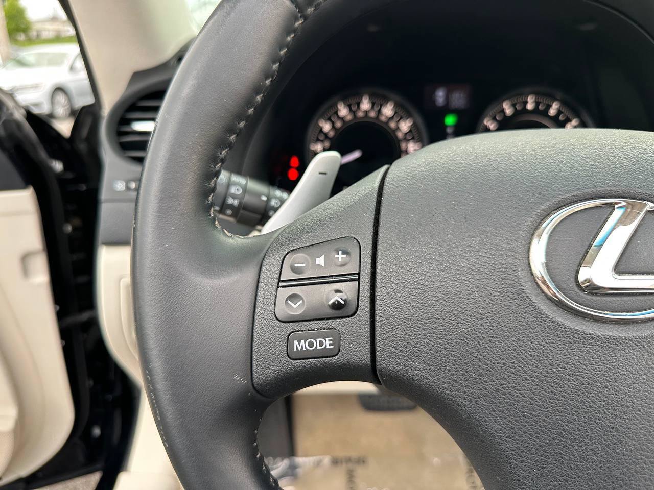 Used 2010 Lexus IS 250C RWD image 41