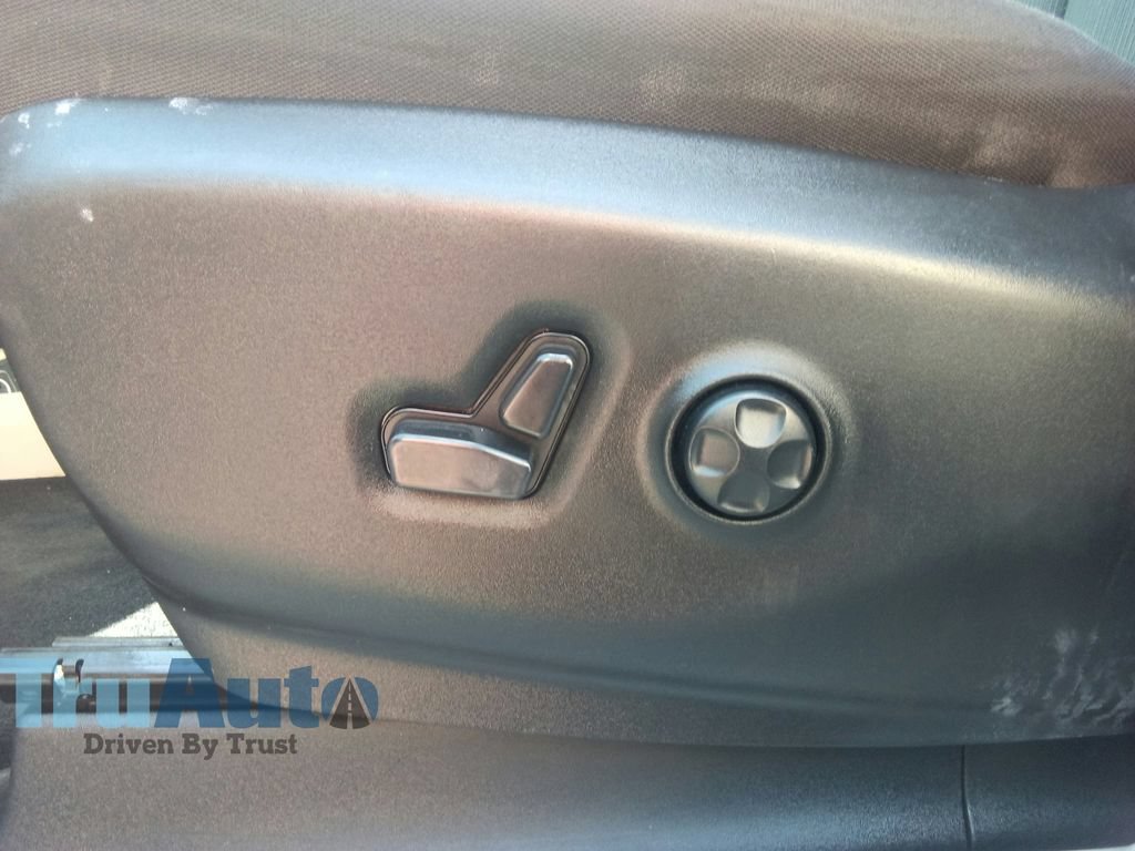 Used 2023 Chrysler Voyager LX FWD image 22