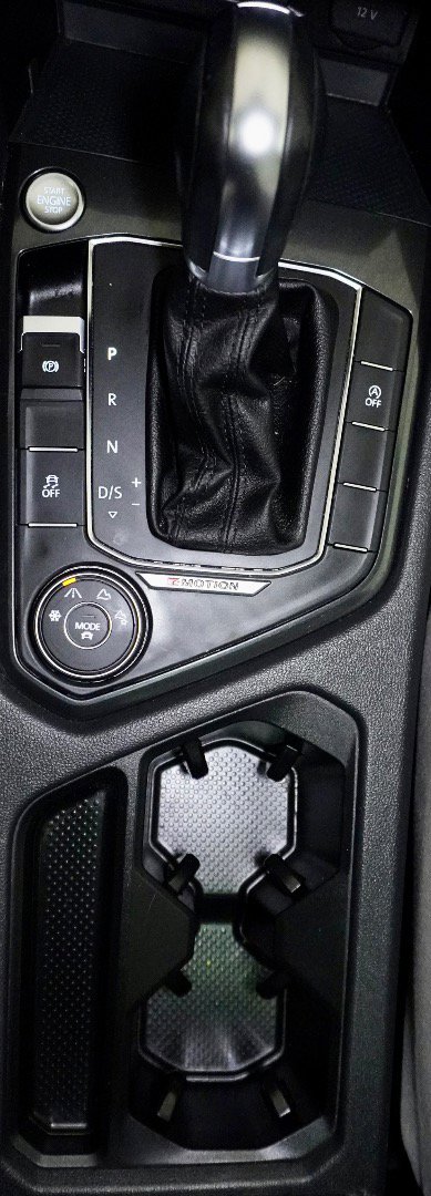 Used 2018 Volkswagen Tiguan SEL image 24
