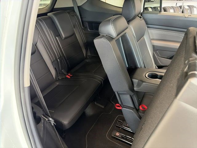 Certified 2022 Volkswagen Atlas SE w/ Black Wheel Package image 37