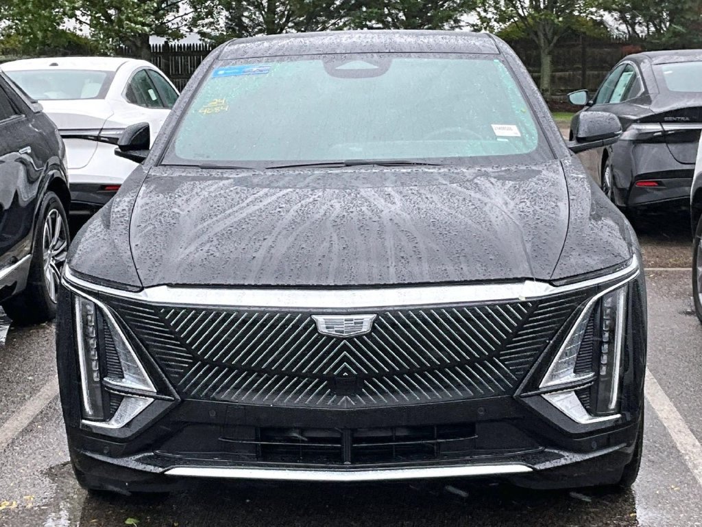 Used 2024 Cadillac Lyriq Tech AWD/4WD image 2