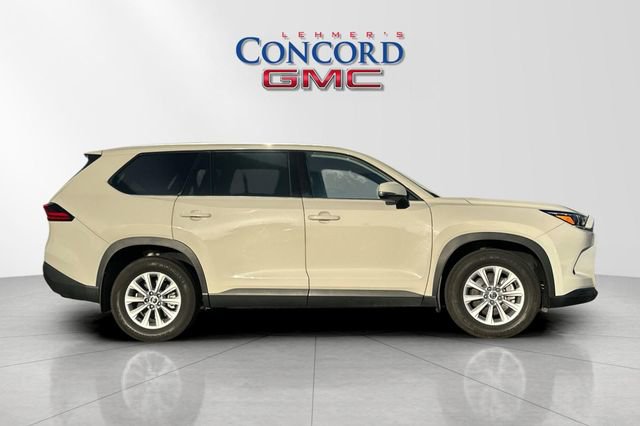 Used 2024 Toyota Grand Highlander XLE image 3