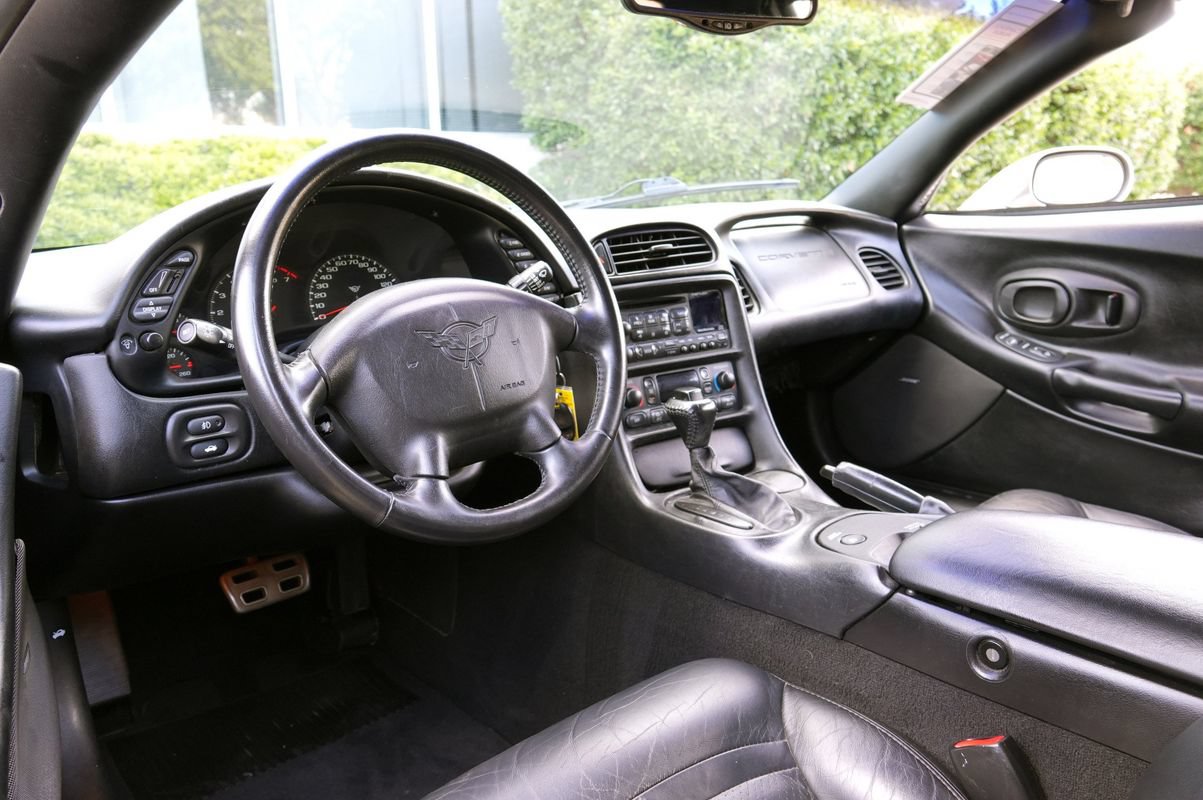 Used 2002 Chevrolet Corvette Convertible w/ Preferred Equipment Group2 RWD image 5