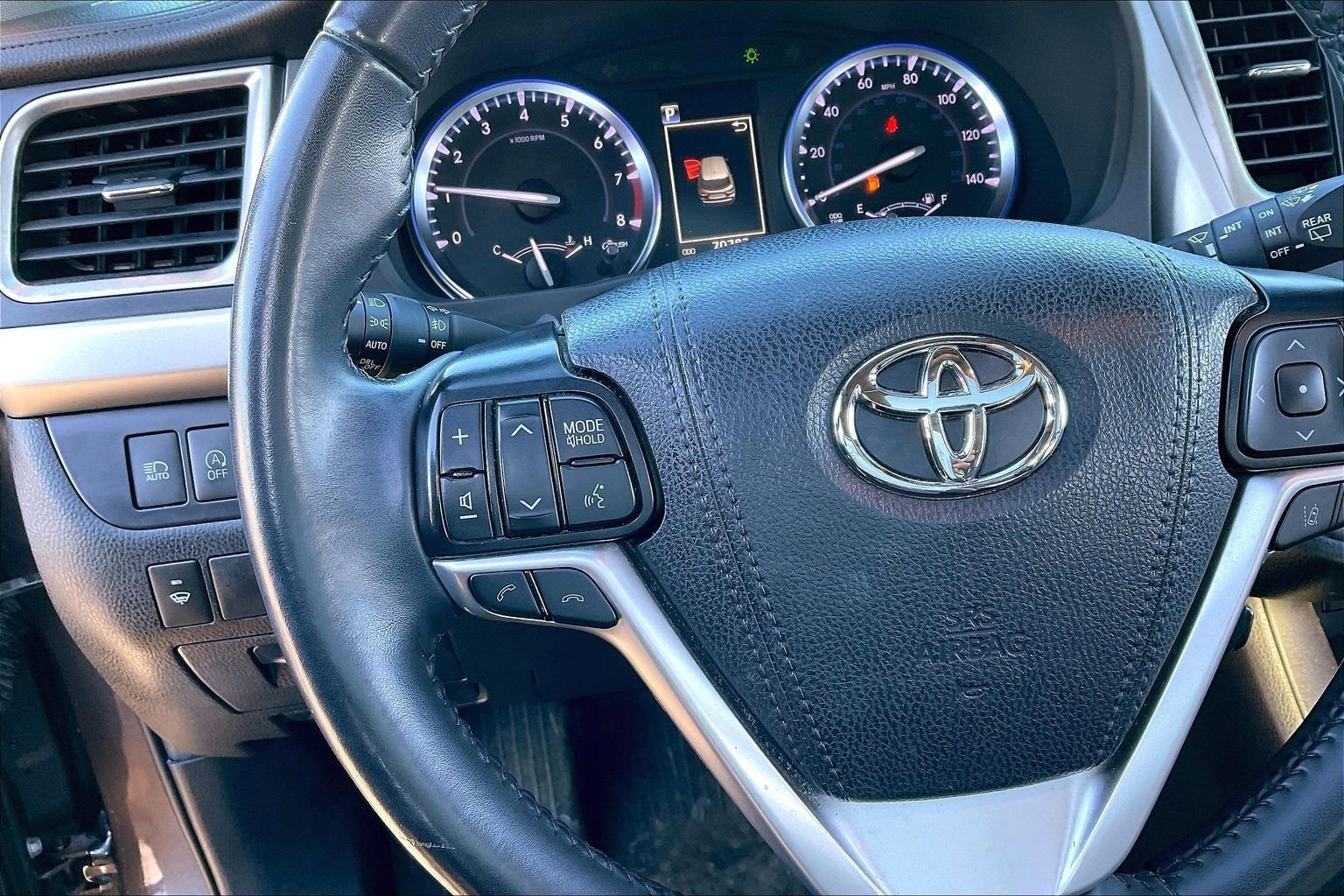 Used 2019 Toyota Highlander AWD V6 image 16