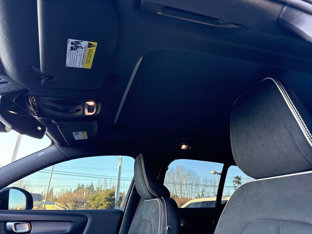 Used 2021 Volvo XC40 T5 R-Design w/ Advanced Package image 26