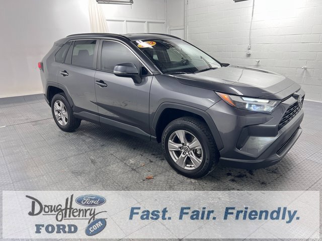 Used 2022 Toyota RAV4 XLE image 3
