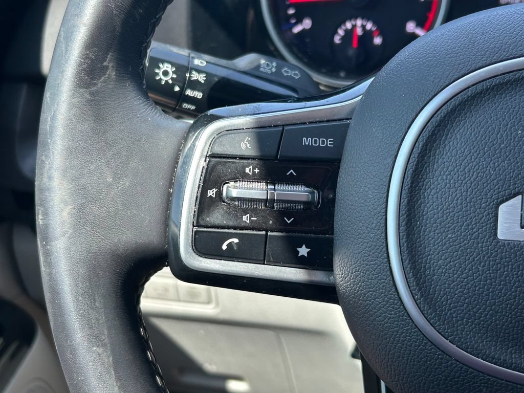 Used 2023 Kia Carnival EX FWD image 35