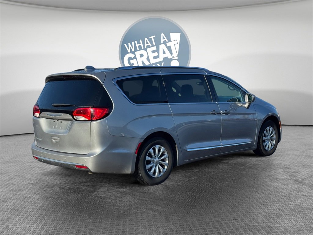 Certified 2019 Chrysler Pacifica Touring-L image 9