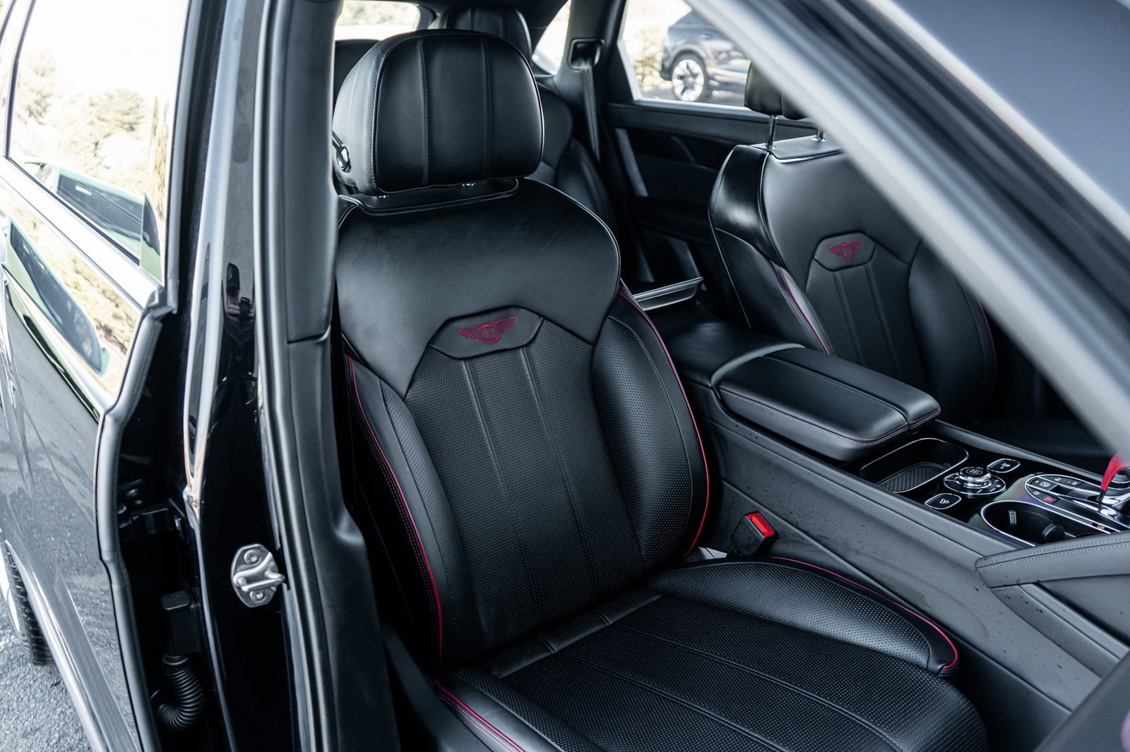 Used 2023 Bentley Bentayga Extended Wheelbase image 37