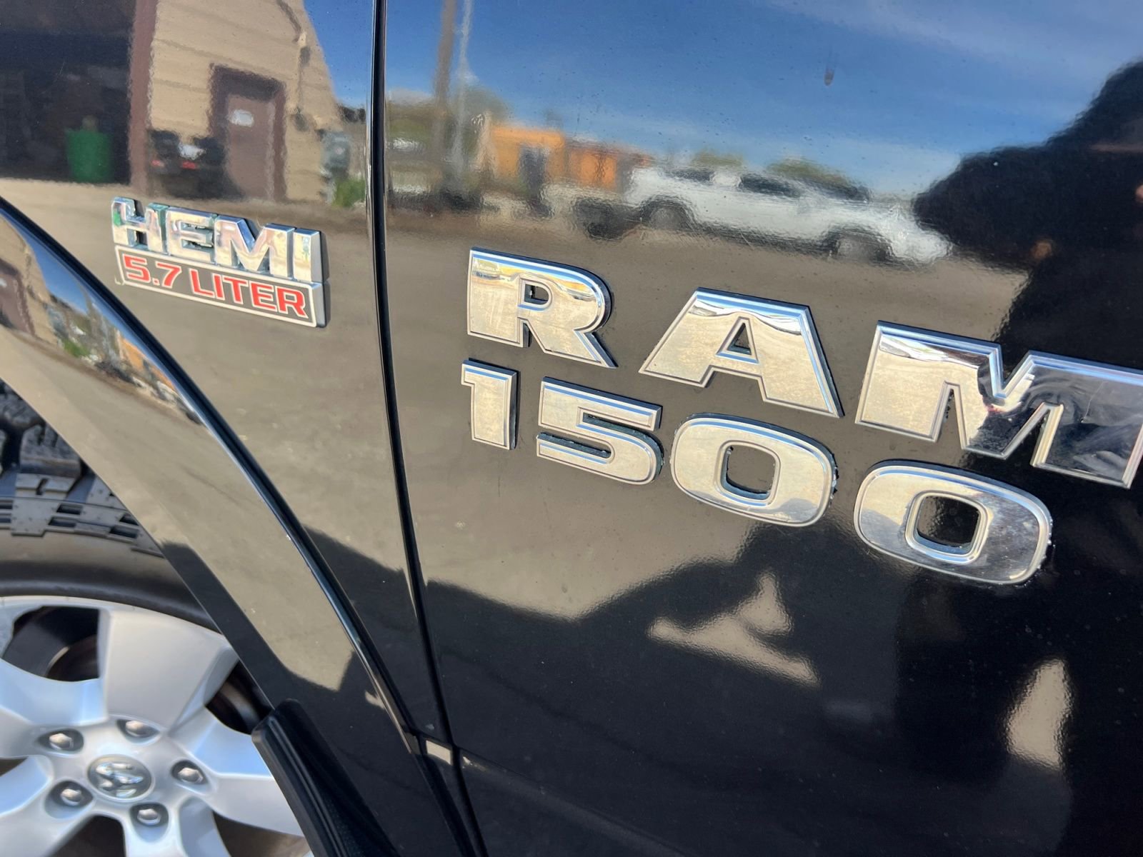 Used 2018 RAM 1500 Outdoorsman AWD/4WD image 33