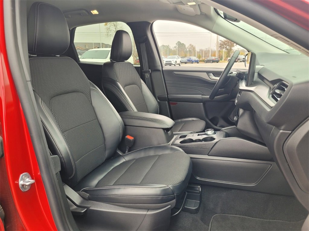 Used 2025 Ford Escape SE image 12