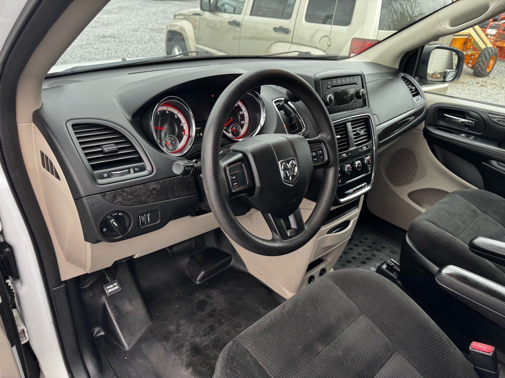 Used 2015 RAM C/V Tradesman FWD image 16