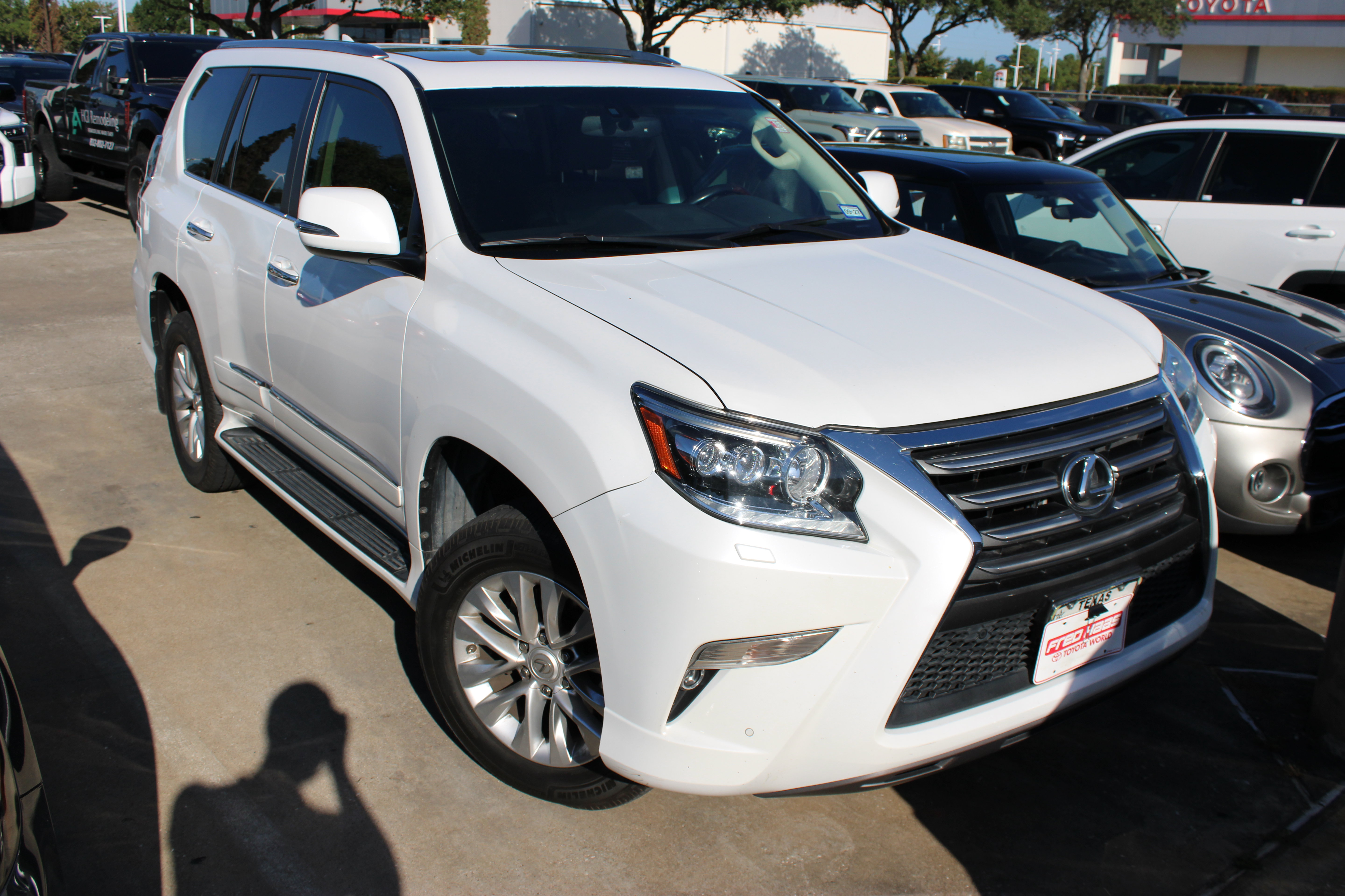 Used 2016 Lexus GX 460 w/ Premium Package AWD/4WD image 2