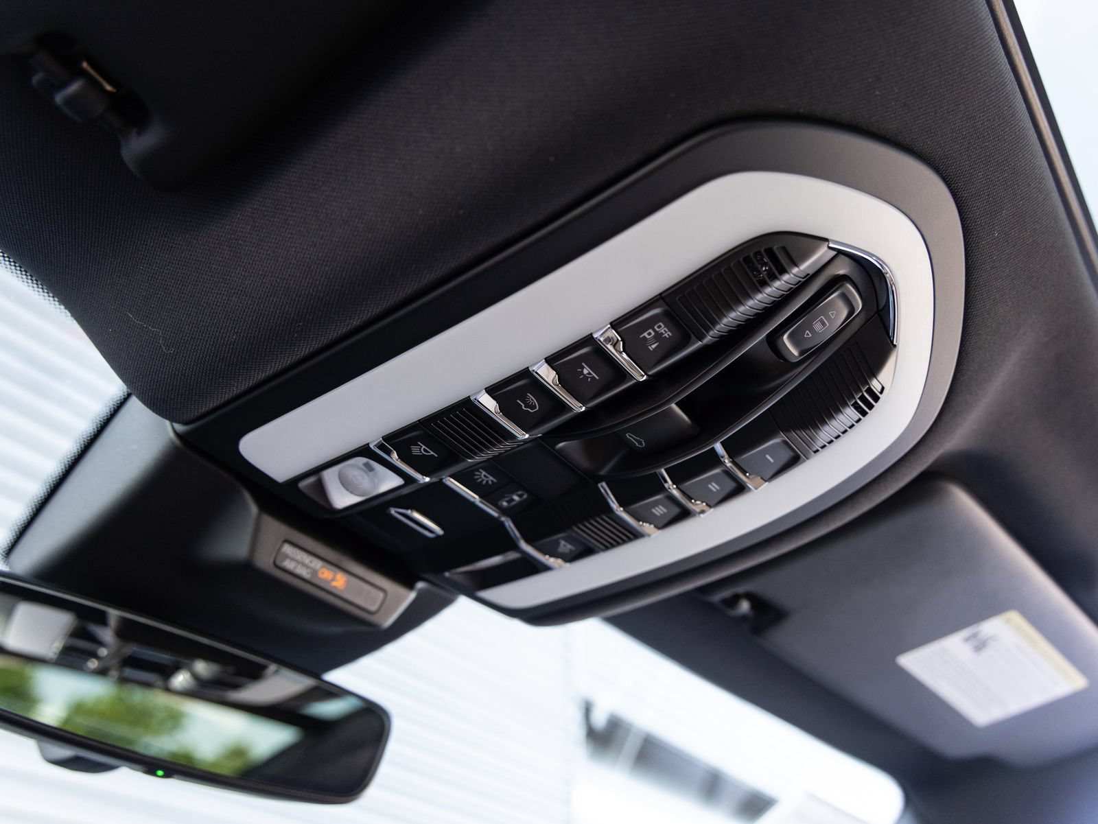 Certified 2026 Porsche Macan AWD/4WD image 19