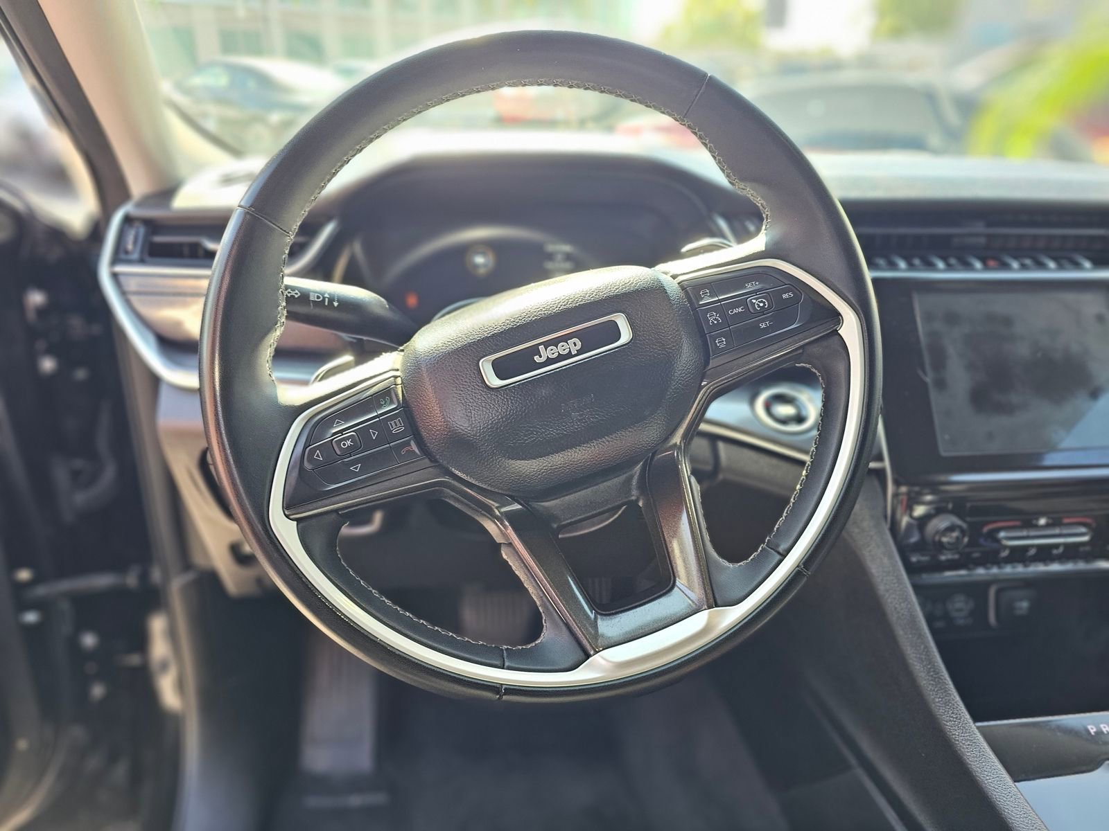 Used 2023 Jeep Grand Cherokee Laredo image 22