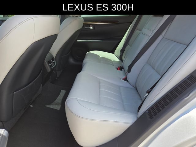 Used 2017 Lexus ES 300h w/ Luxury Package FWD image 17