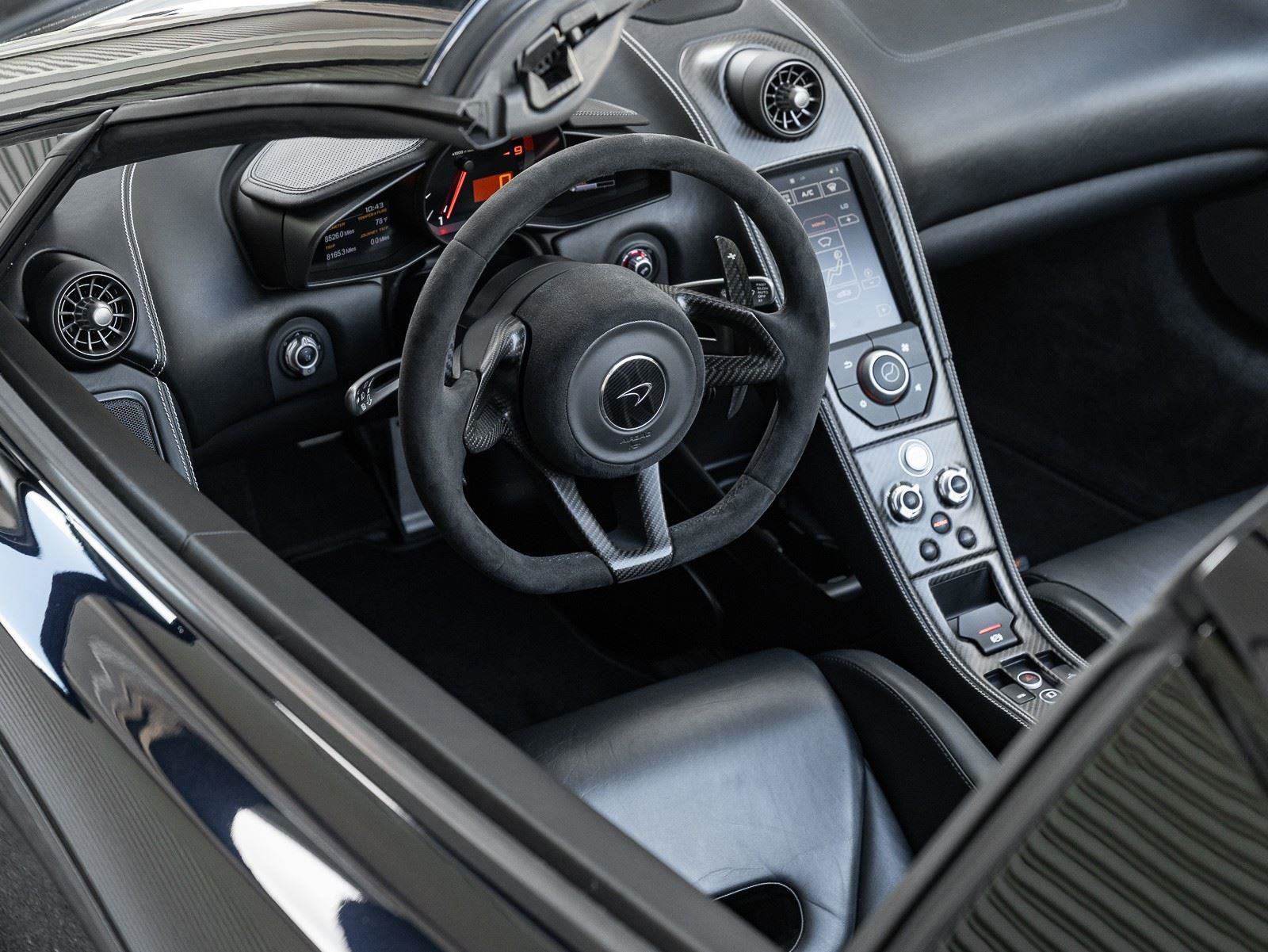 Used 2016 McLaren 675LT Spider image 15