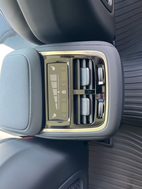 New 2026 Volvo XC90 B5 Core w/ Protection Package Premier AWD/4WD image 18