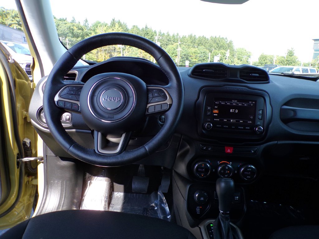 Used 2015 Jeep Renegade Latitude w/ Popular Equipment Group AWD/4WD image 17