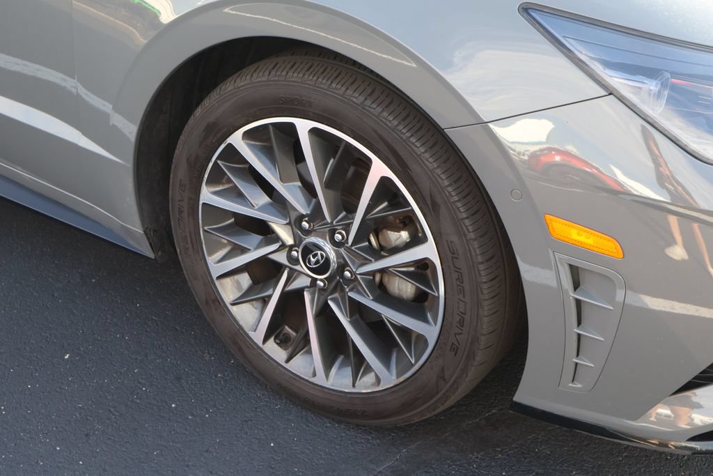 Used 2020 Hyundai Sonata Limited w/ Preferred Accessory Package FWD image 6