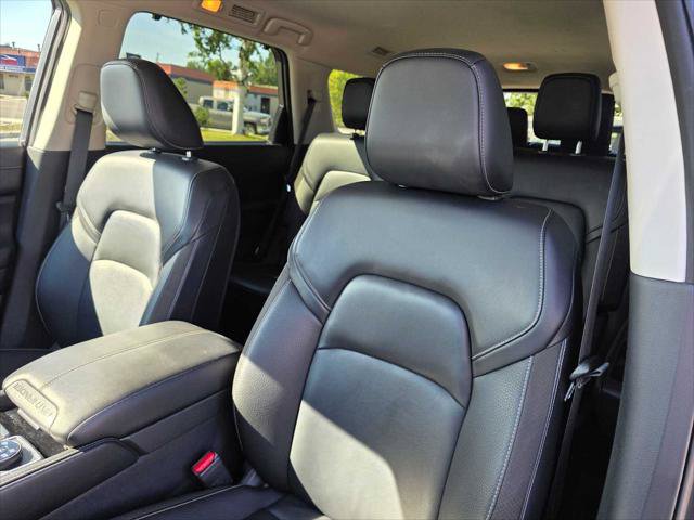 Used 2025 Nissan Pathfinder SL AWD/4WD image 21
