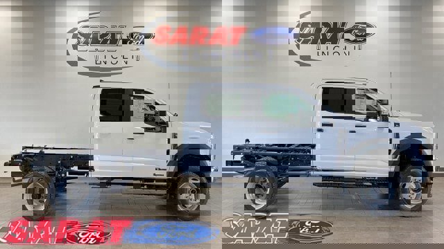 New 2025 Ford F550 4x4 Crew Cab image 8