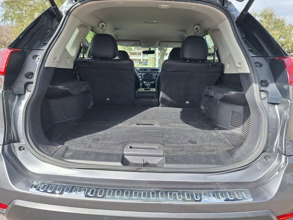 Used 2018 Nissan Rogue SV image 22