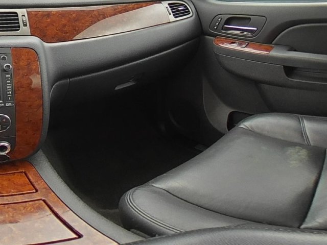 Used 2013 Chevrolet Suburban LTZ AWD/4WD image 35