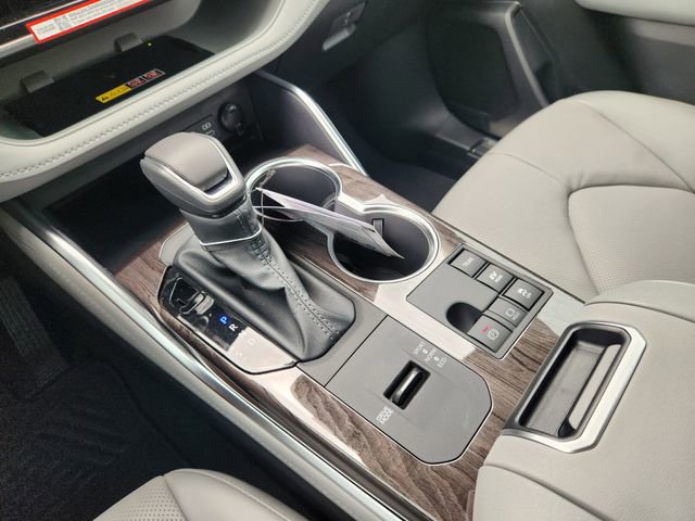 New 2026 Toyota Highlander Platinum AWD/4WD image 18
